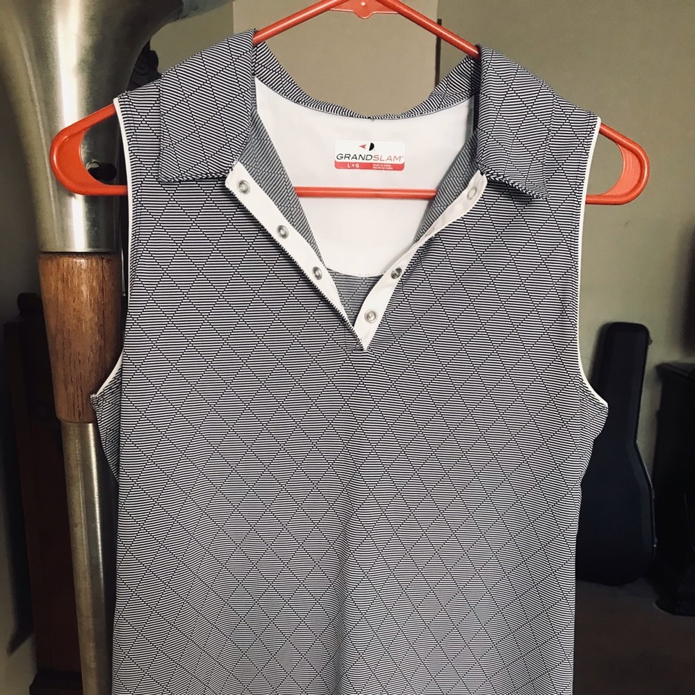 Women’s sleeveless golf shirt